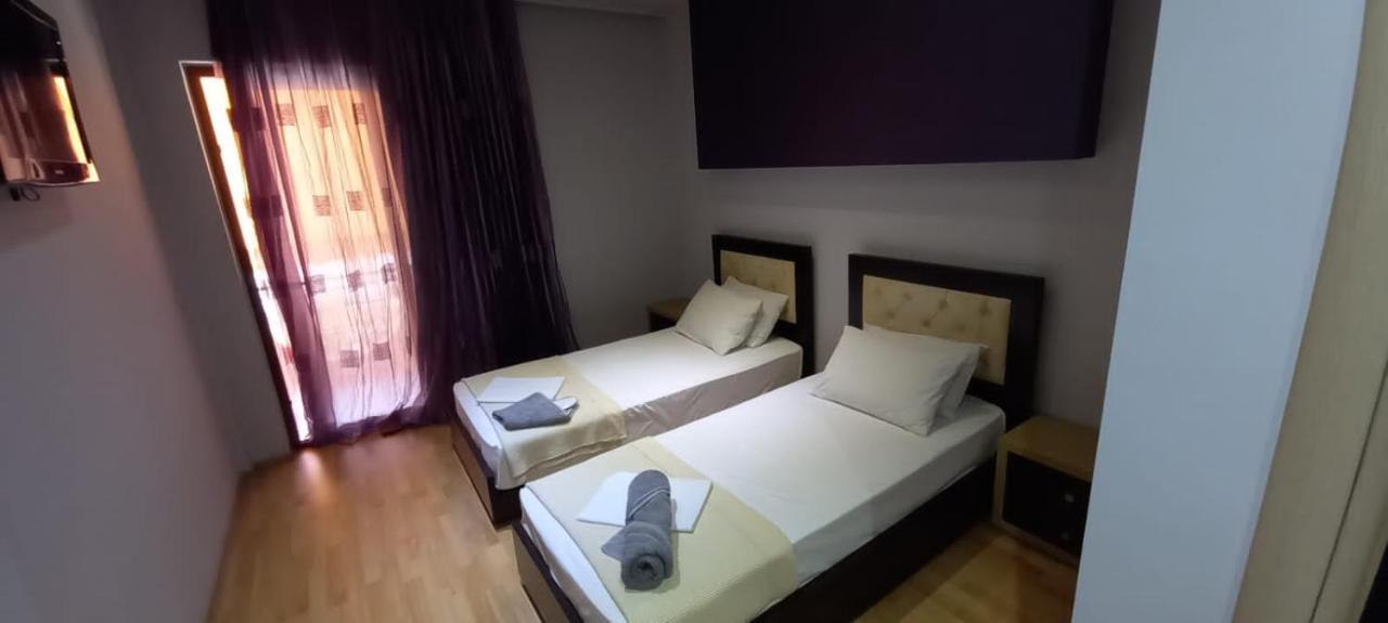 Hotel Shehu ジロカストラ 部屋 写真