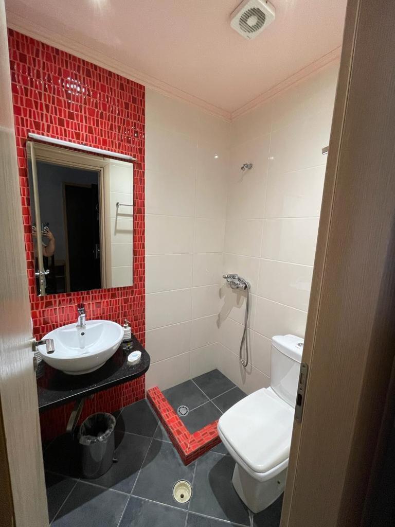 Hotel Shehu ジロカストラ 部屋 写真