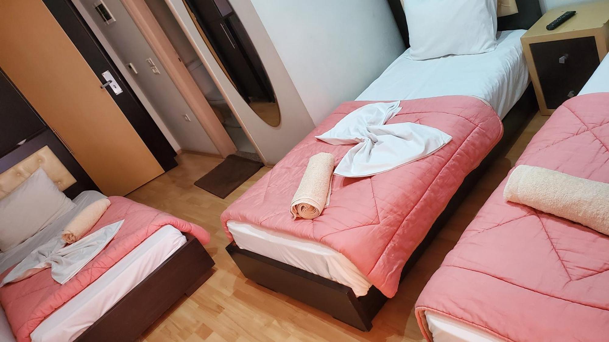 Hotel Shehu ジロカストラ 部屋 写真