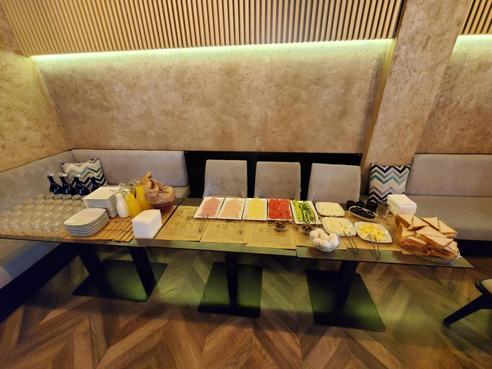 Hotel Shehu ジロカストラ エクステリア 写真