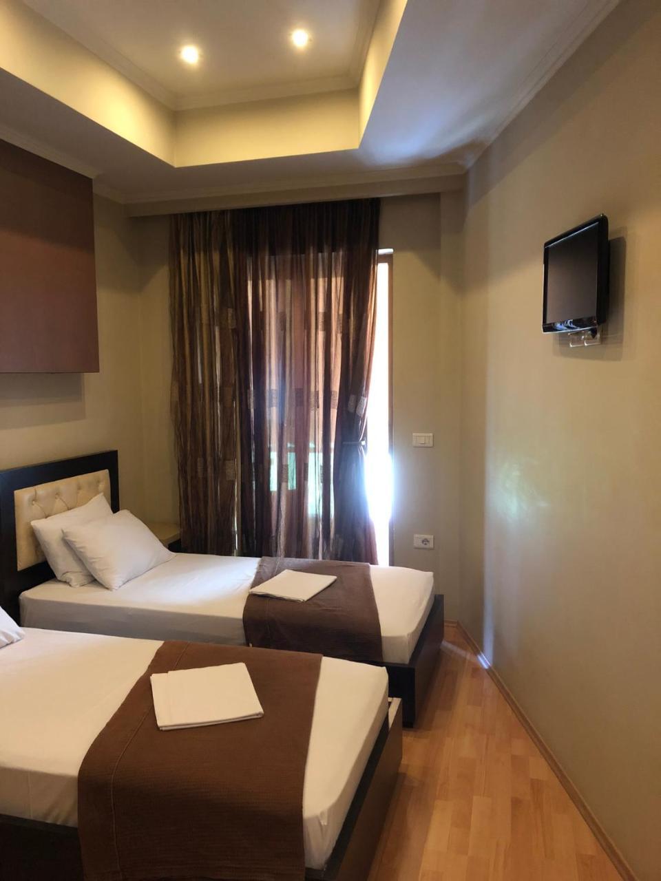 Hotel Shehu ジロカストラ エクステリア 写真